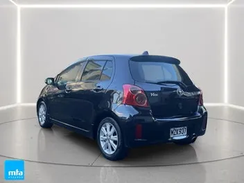 Toyota Vitz 2010 photo 3