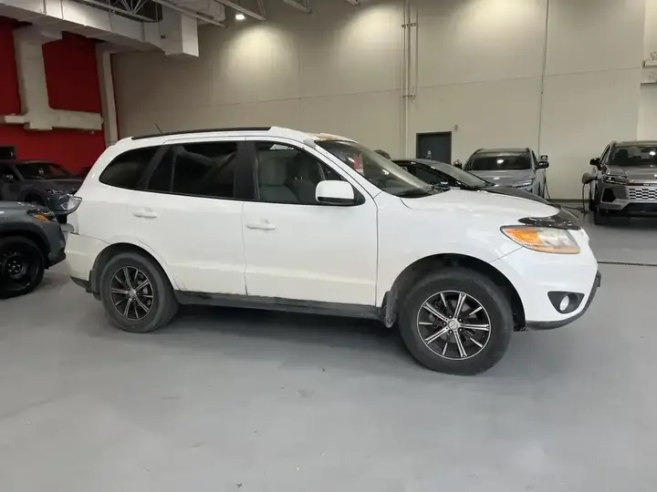 Hyundai Santa Fe 2010 photo 3
