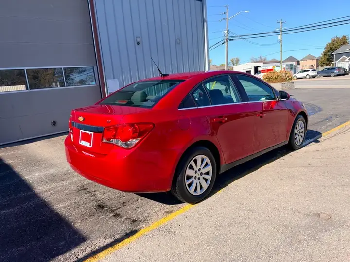 Chevrolet Cruze 2011 photo 3