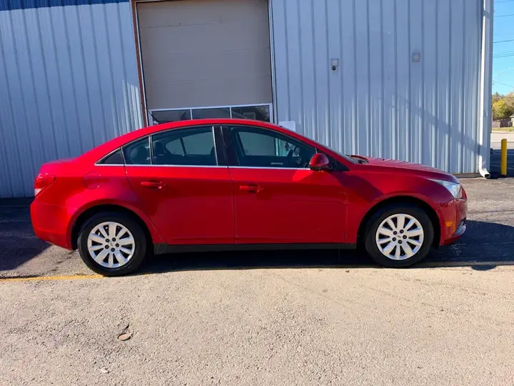 Chevrolet Cruze 2011 photo 2