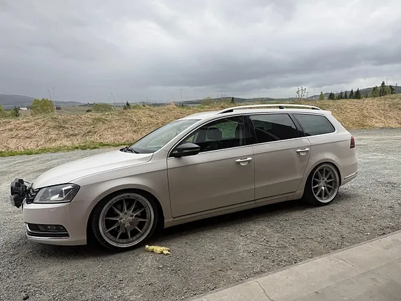 Volkswagen Passat 2013 photo 2