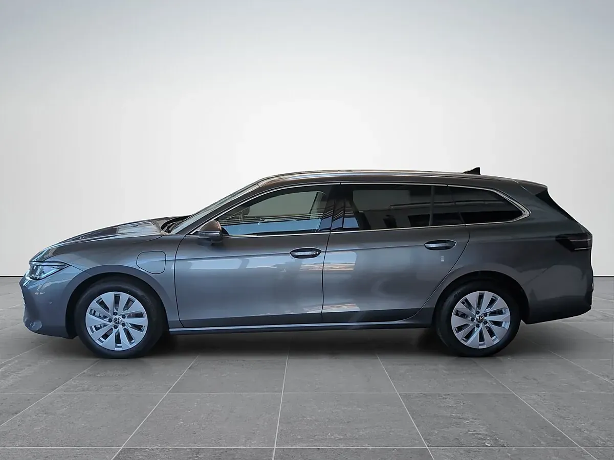 Volkswagen Passat 2025 photo 3