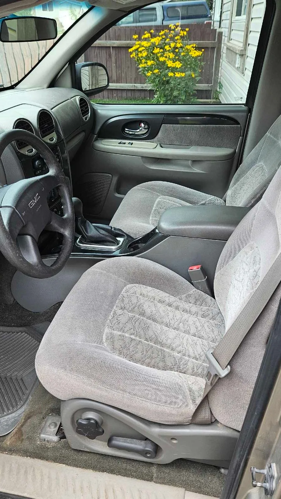 GMC Envoy 2003 photo 5