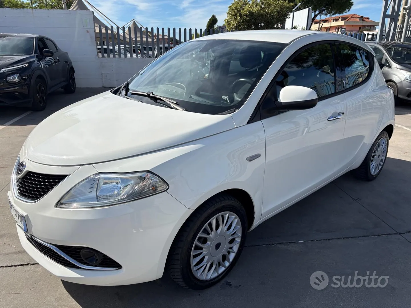 Lancia Ypsilon 2016 photo 2