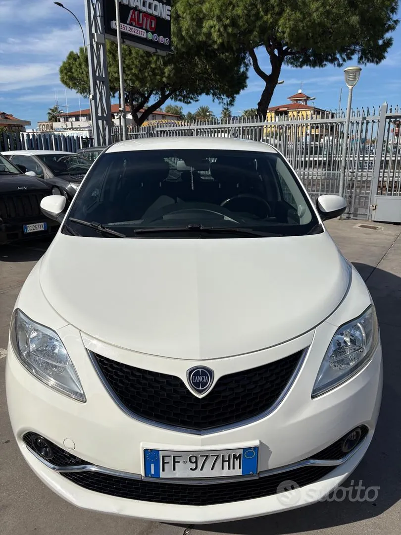 Lancia Ypsilon