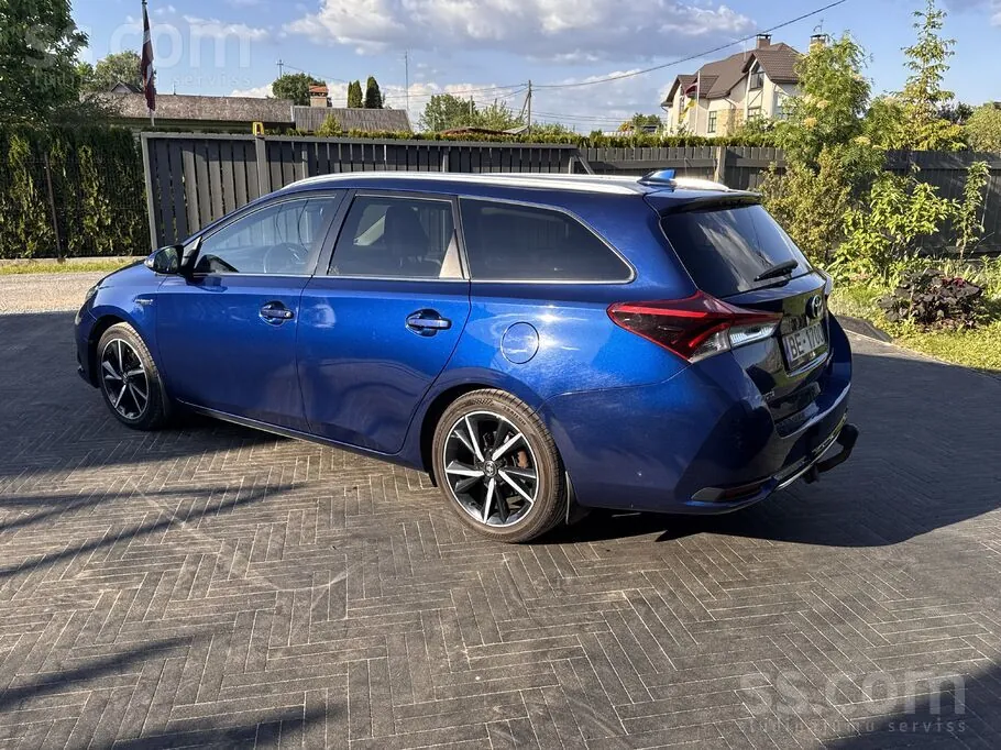 Toyota Auris 2016 photo 3