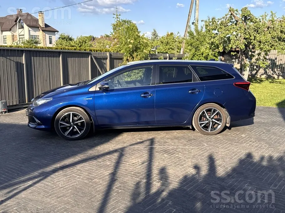 Toyota Auris 2016 photo 2