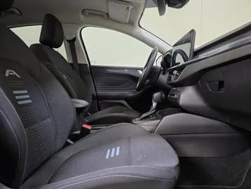Ford Focus 2024 photo 2