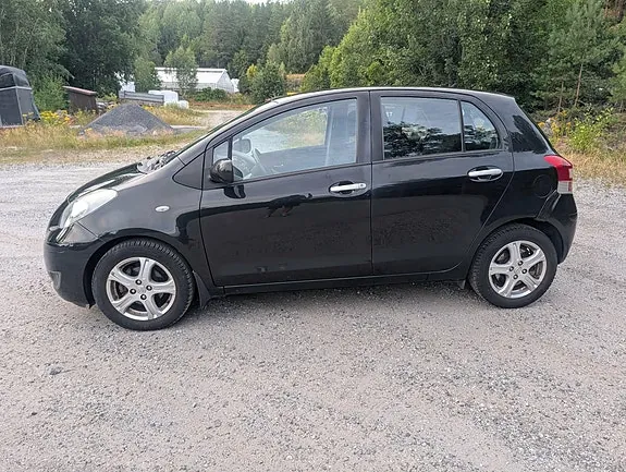 Toyota Yaris 2010 photo 2