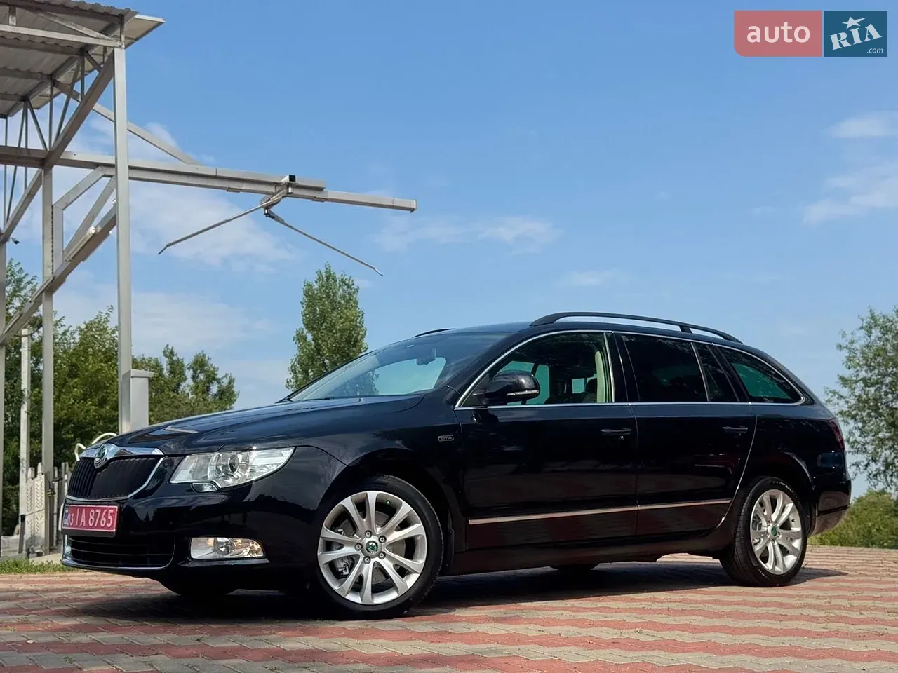 Skoda Superb 2012 photo 4