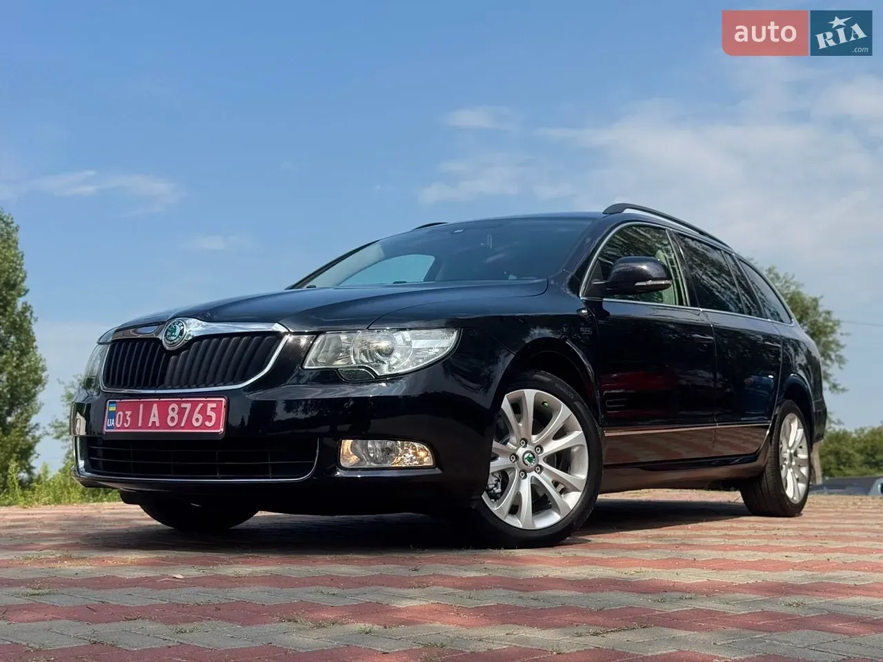 Skoda Superb 2012 photo 3