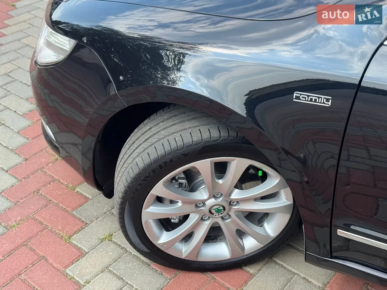 Skoda Superb 2012 photo 5
