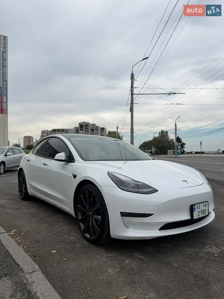 Tesla Model 3 2021 photo 2
