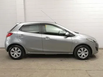 Mazda Demio 2013 photo 4