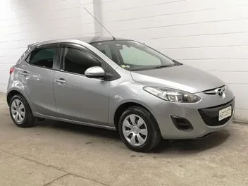 Mazda Demio 2013 photo 2