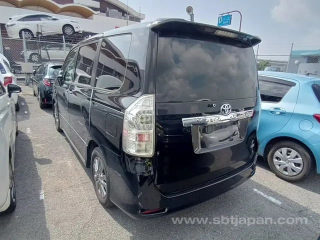 Toyota Voxy Zs Kirameki 2 2012 photo 3