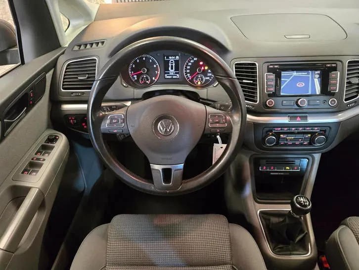 Volkswagen Sharan 2010 photo 3
