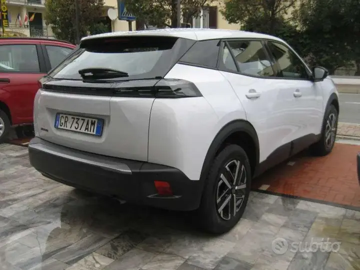 Peugeot 2008 2023 photo 4