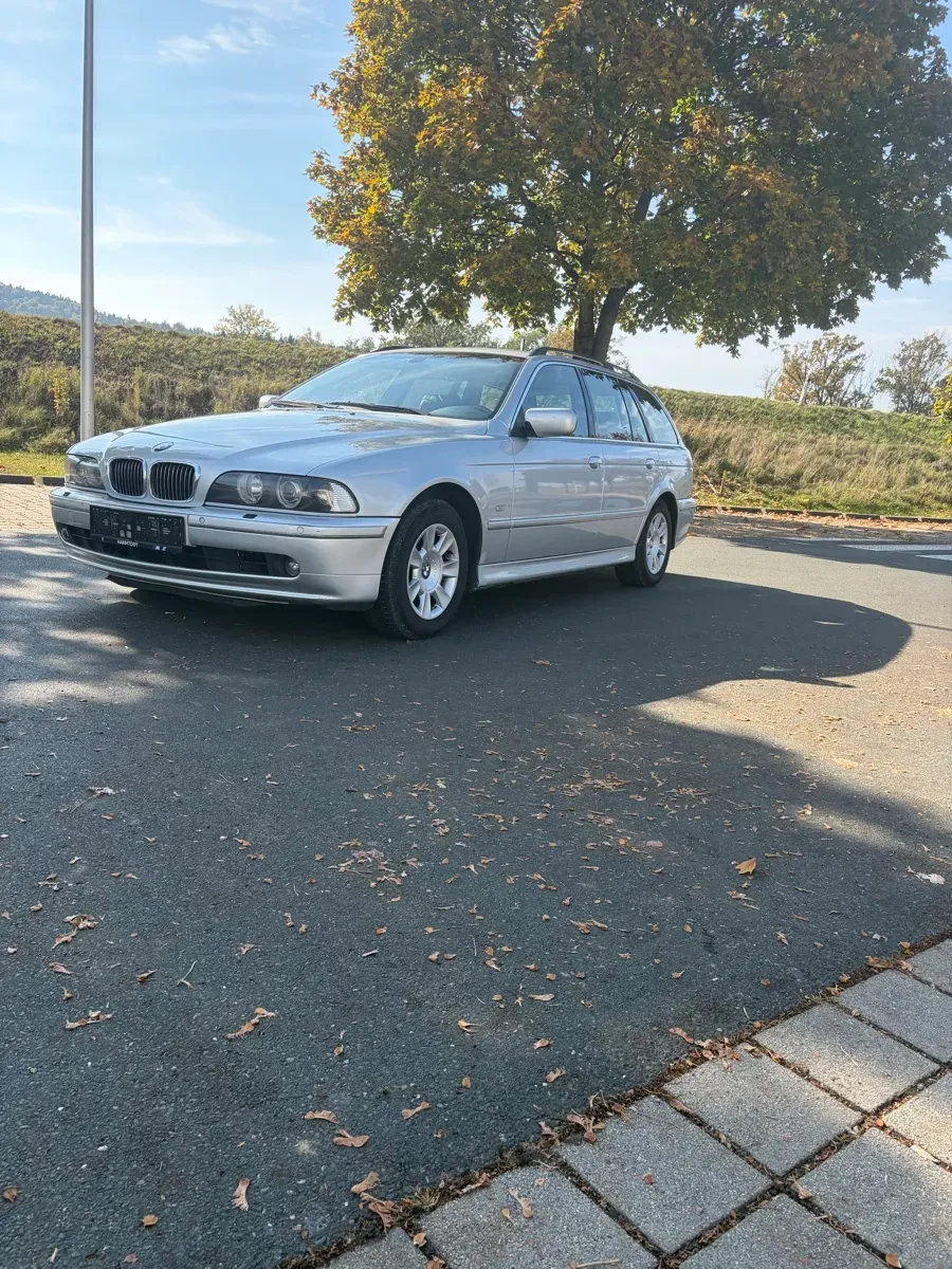 BMW 520I