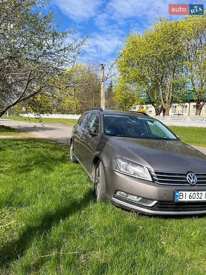 Volkswagen Passat 2011 photo 2