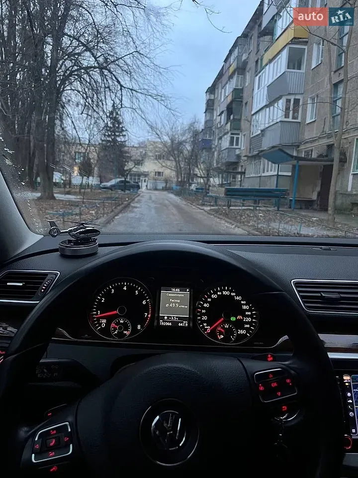 Volkswagen Passat 2011 photo 4