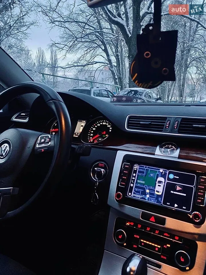 Volkswagen Passat 2011 photo 5