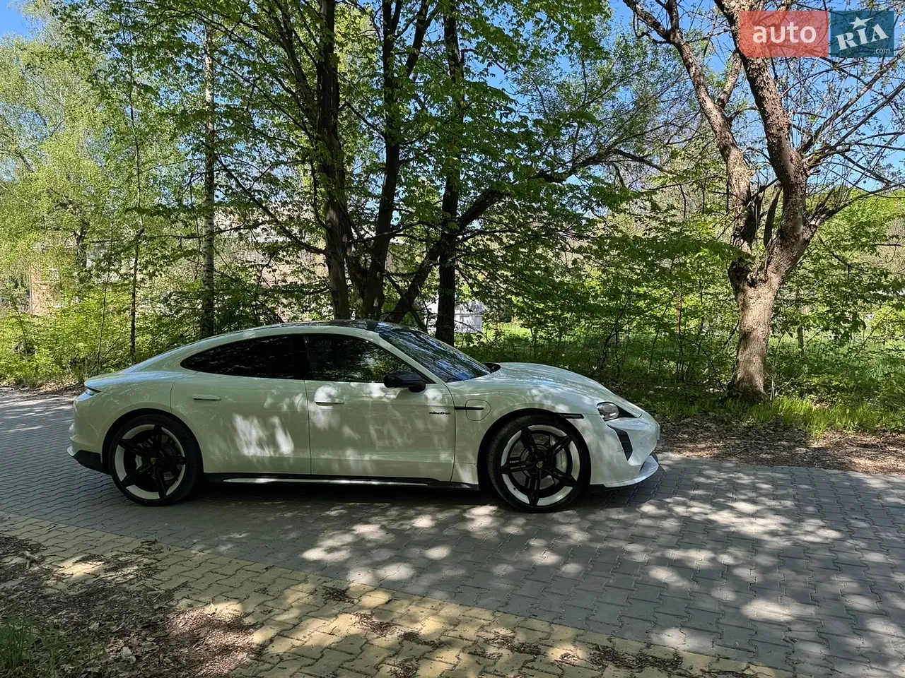 Porsche Taycan 2021 photo 3