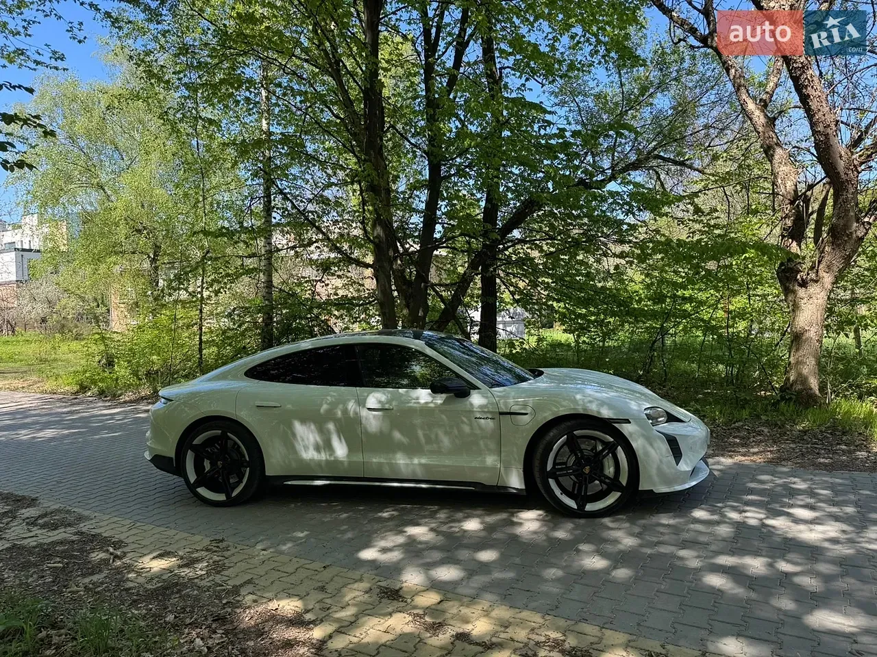 Porsche Taycan 2021 photo 2