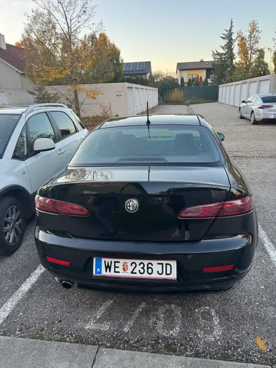 Alfa Romeo 159 2011 photo 2