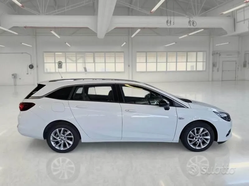 Opel Astra 2021 photo 3