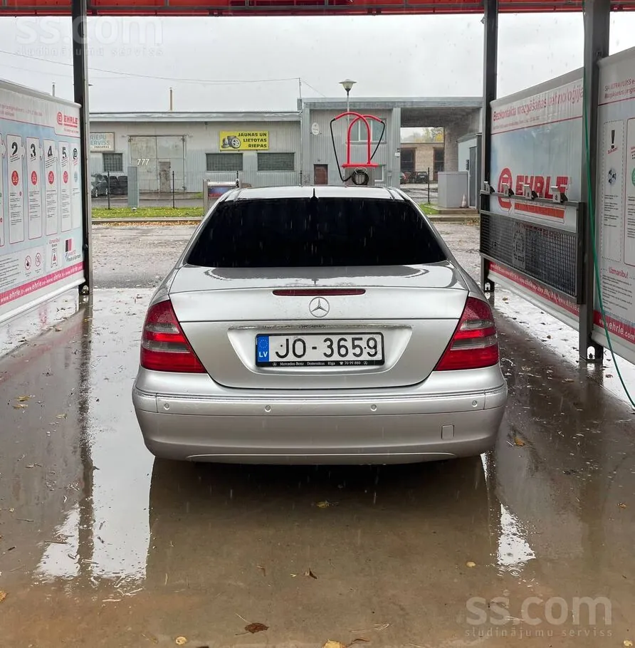 Mercedes-Benz E-Class 2004 photo 4