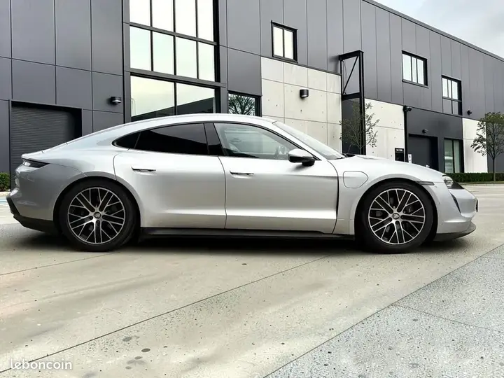 Porsche Taycan 2022 photo 2