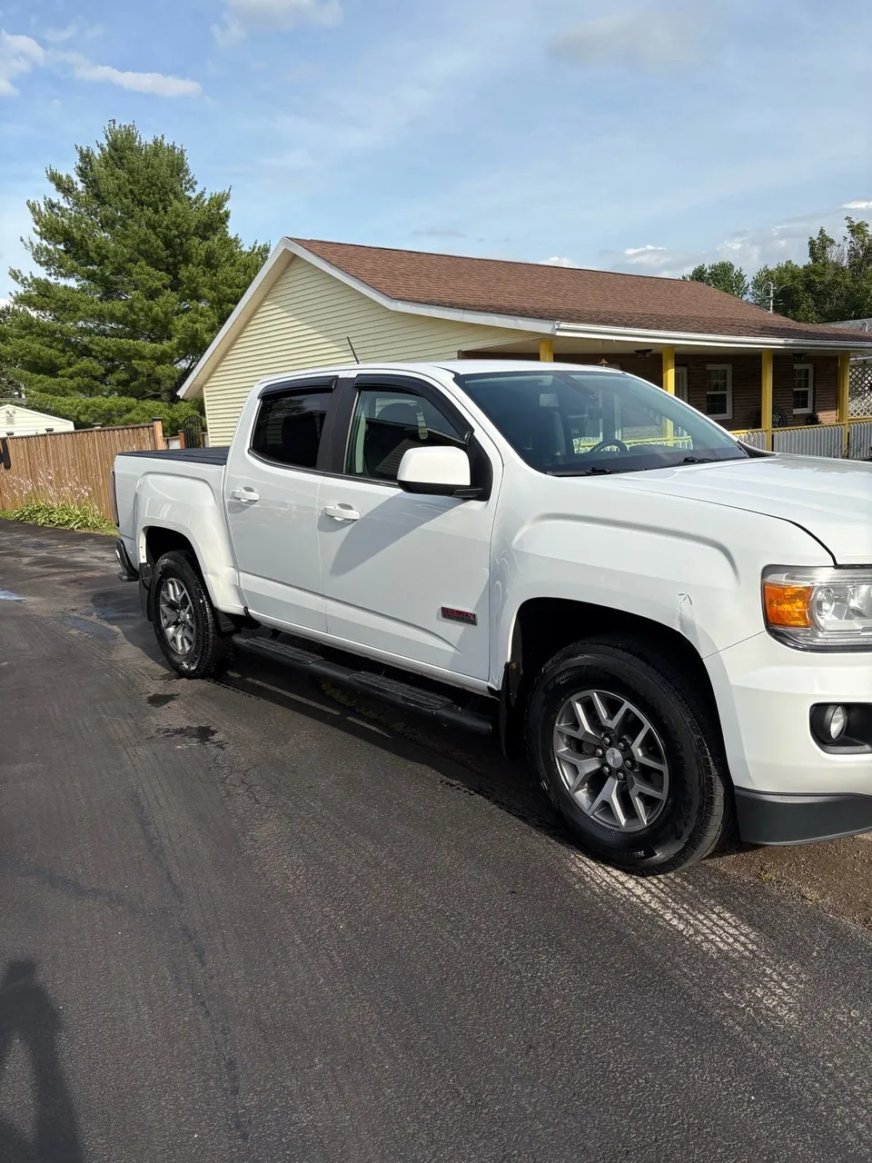 GMC Canyon 2018 photo 3