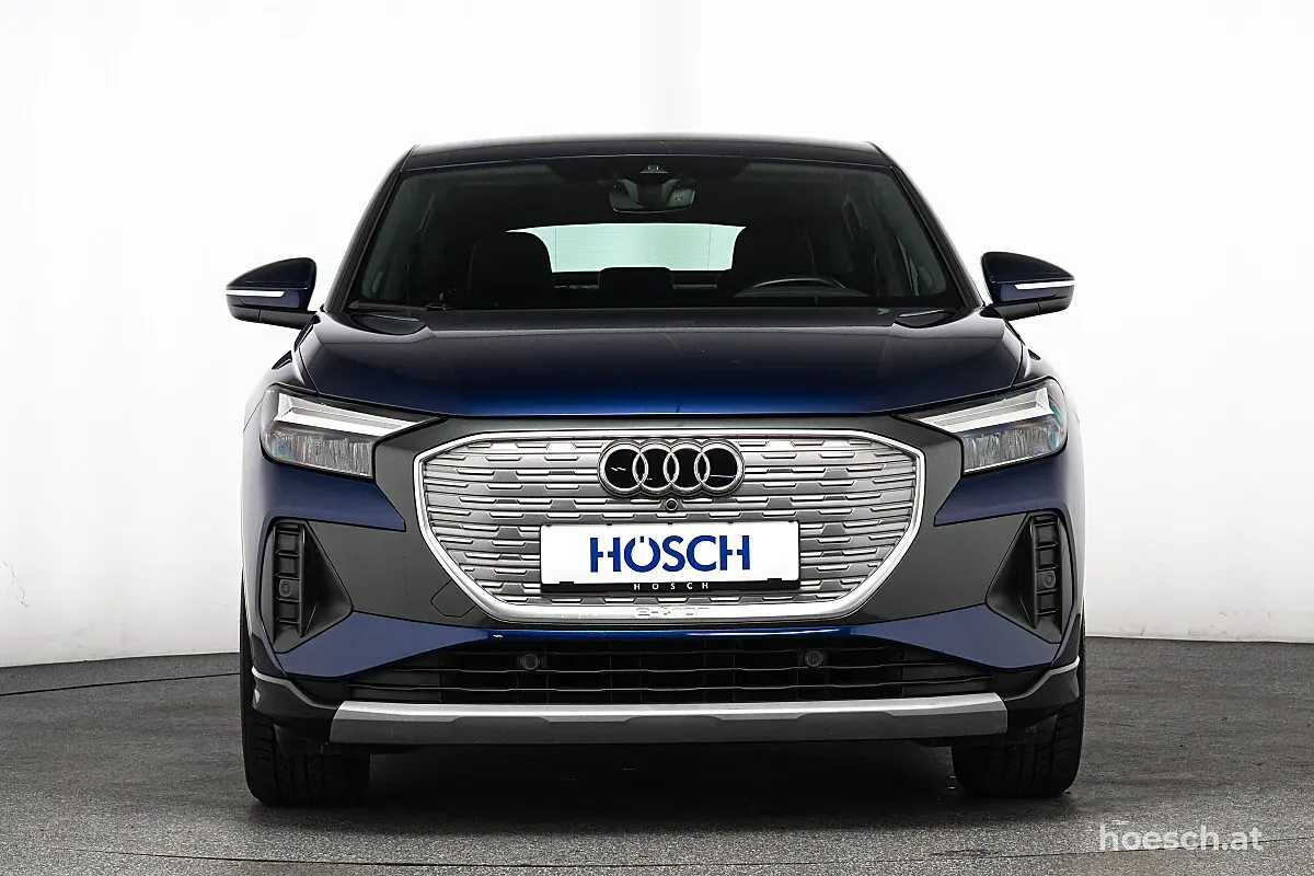 Audi Q4 2023 photo 2