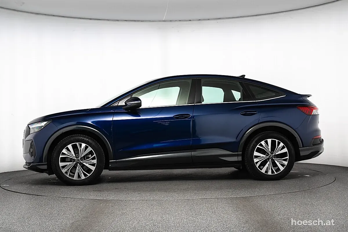 Audi Q4 2023 photo 3