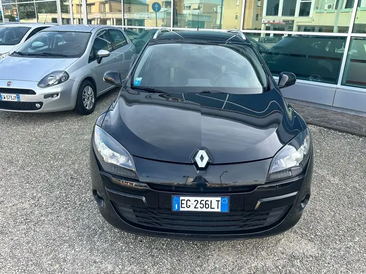 Renault Megane 2011 photo 2