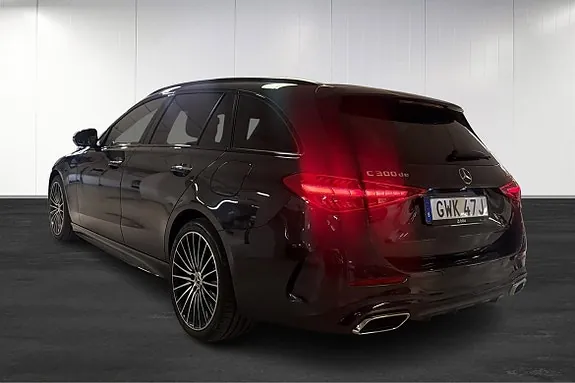 Mercedes-Benz C300 2026 photo 3