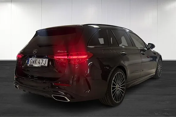 Mercedes-Benz C300 2026 photo 4