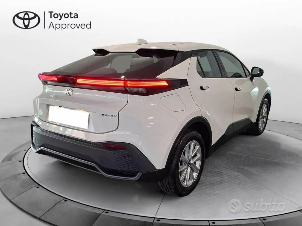 Toyota C-Hr 2025 photo 4