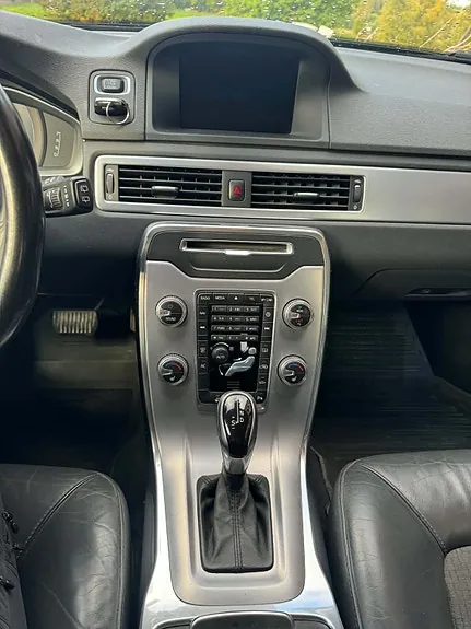 Volvo V70 2015 photo 2