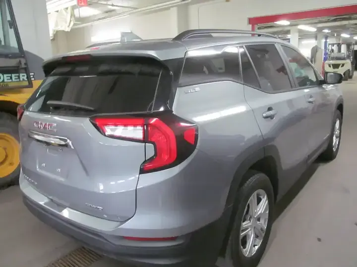 GMC Terrain 2024 photo 4