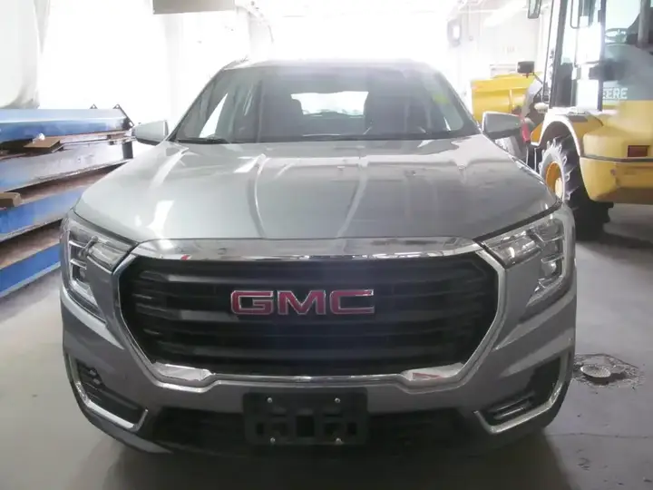 GMC Terrain 2024 photo 2