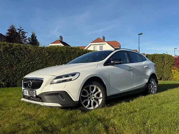 Volvo V40 Cross Country 2018 photo 2