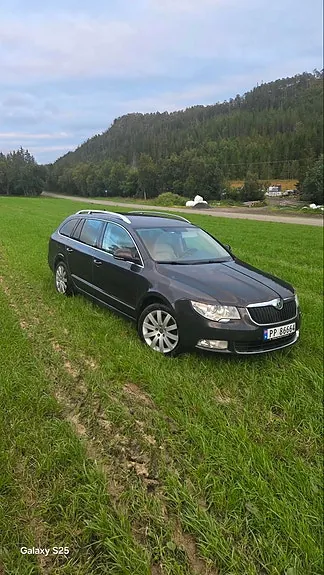Skoda Superb 2010 photo 2