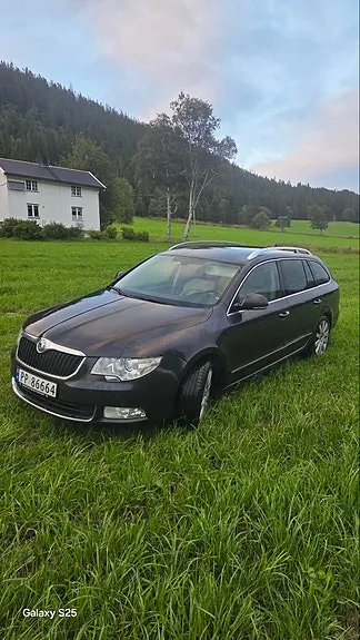 Skoda Superb 2010 photo 4