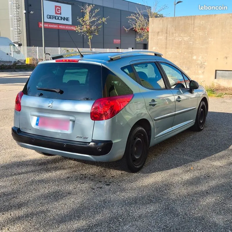 Peugeot 207 2011 photo 3