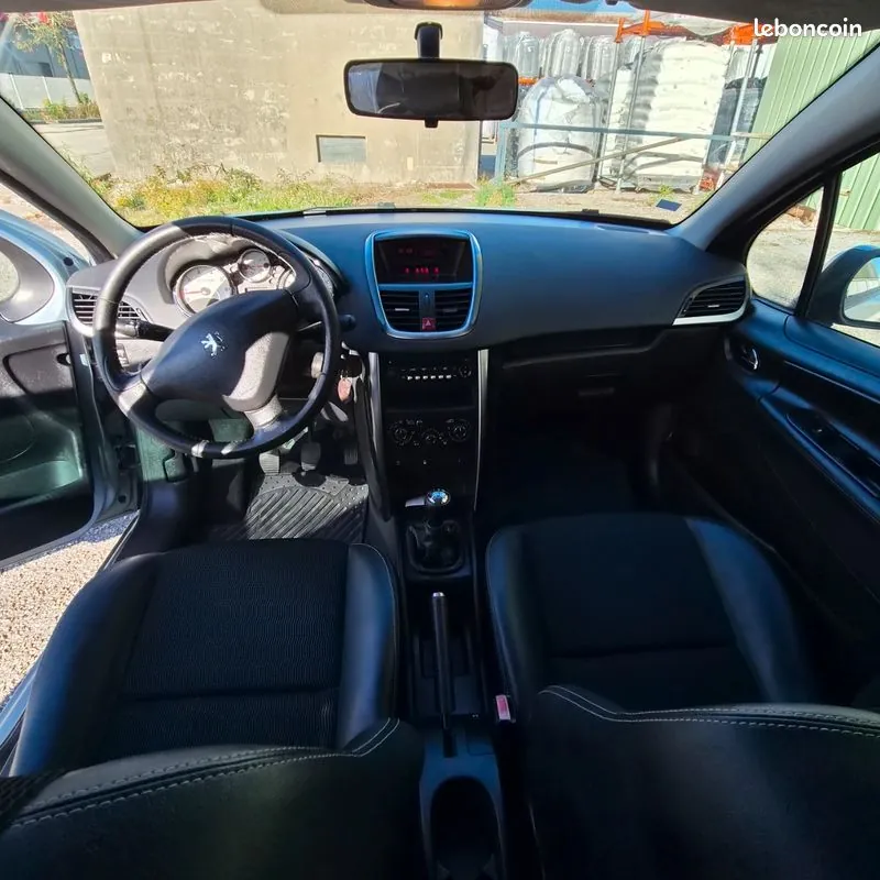 Peugeot 207 2011 photo 2