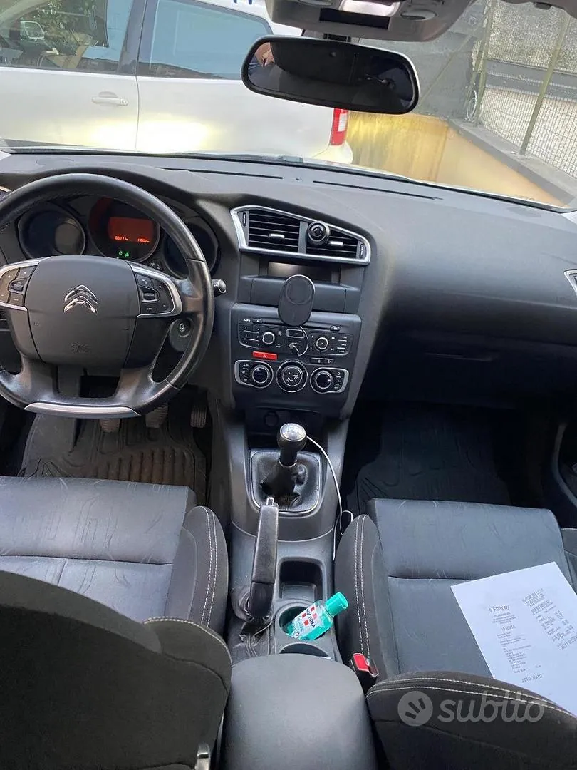 Citroen C4 2012 photo 2