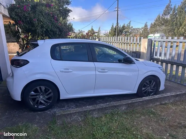 Peugeot 208 2022 photo 2