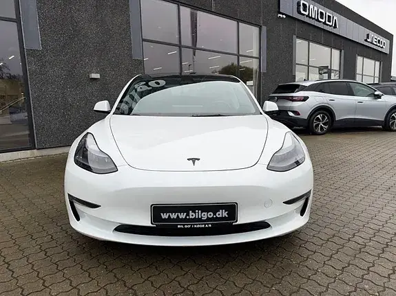 Tesla Model 3 2022 photo 2